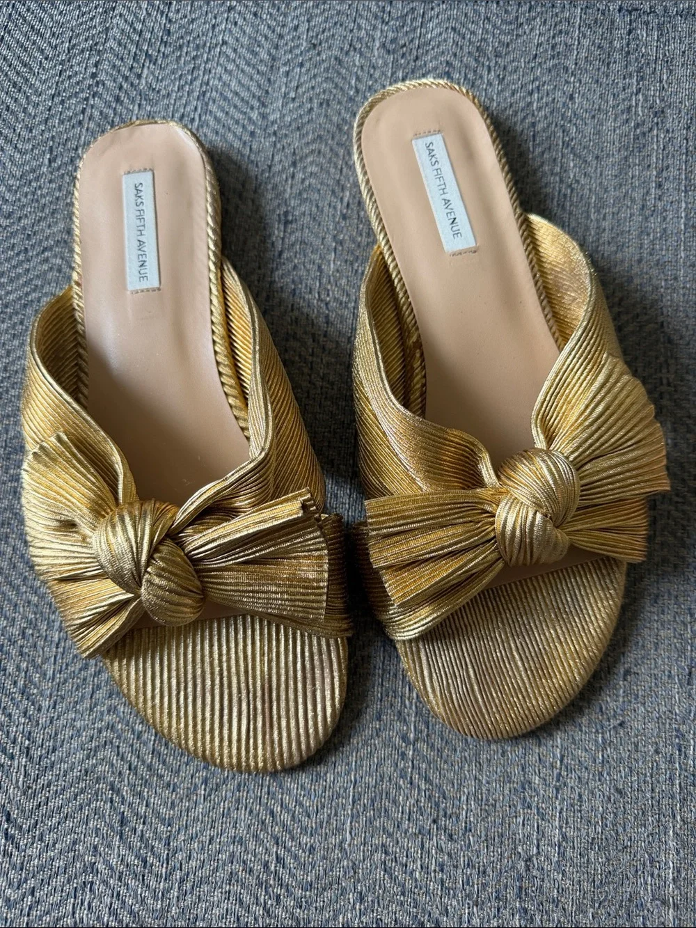 Saks Fifth Avenue Gold Metallic Bow Sandals Size: 39